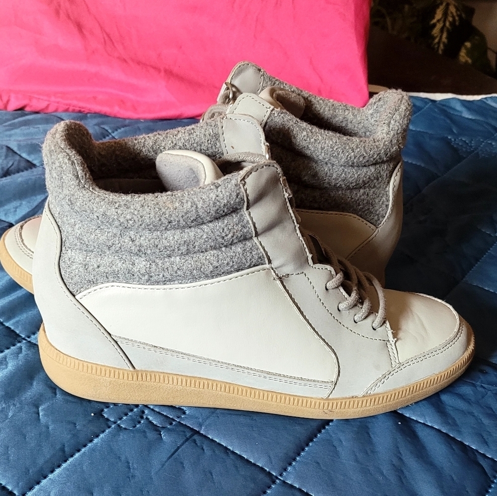 Time and Tru Women's Knit High-Top Sneakers. Size 8. Never Worn - Picture 2 of 9